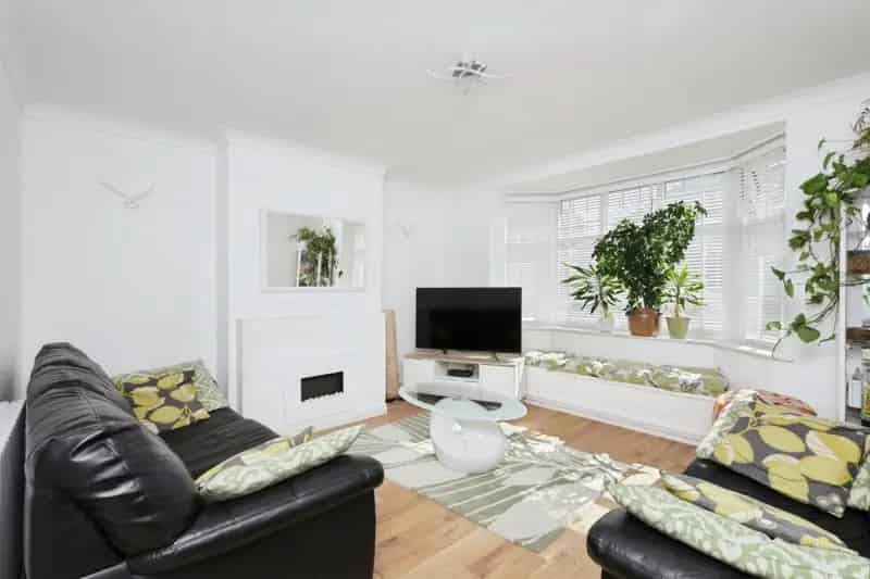 Three Bedroom House in Roselands Eastbourne