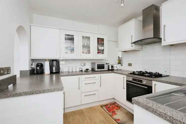 Three Bedroom House in Roselands Eastbourne