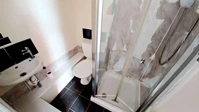 4 Bed House with Shop and Flats - Excellent Investment Opportunity