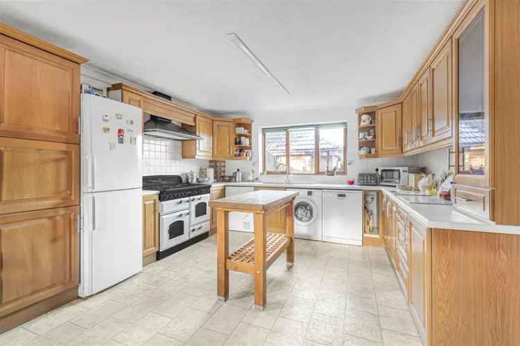 4 Bedroom Detached House to Rent