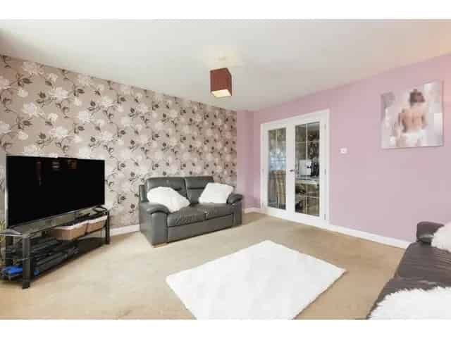 3 Bedroom End Terrace House For Sale