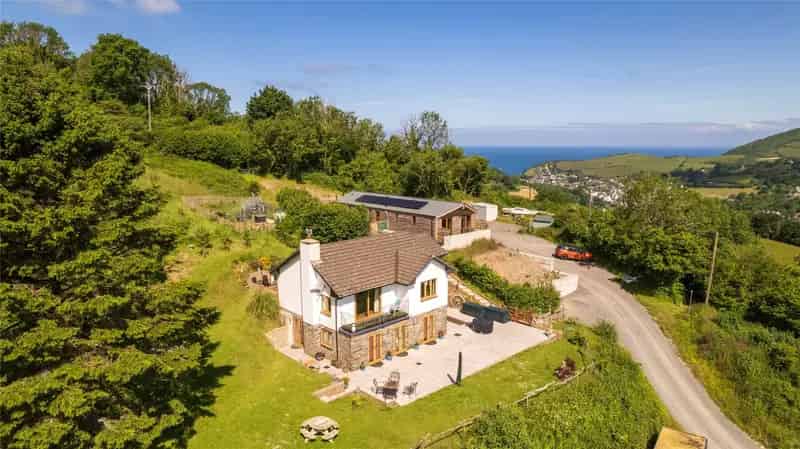 6 Bedroom Detached House with Lodge Barn and Campsite
