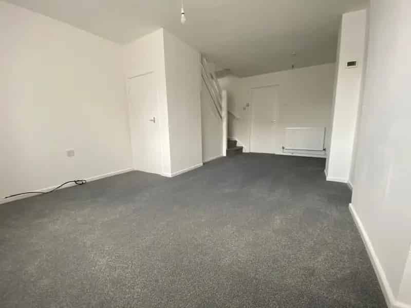 2 Bedroom Terrace House Near Town Centre
