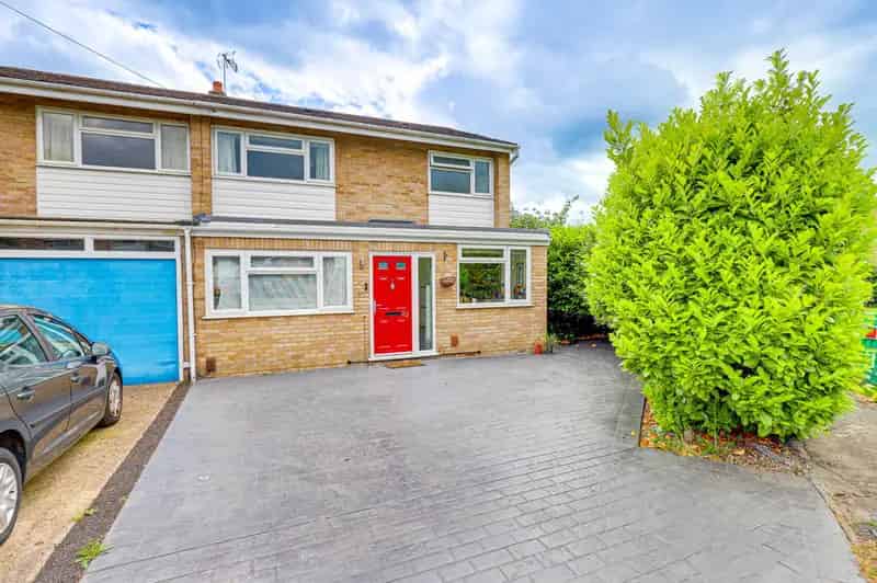 4 Bedroom Semi Detached House to Rent