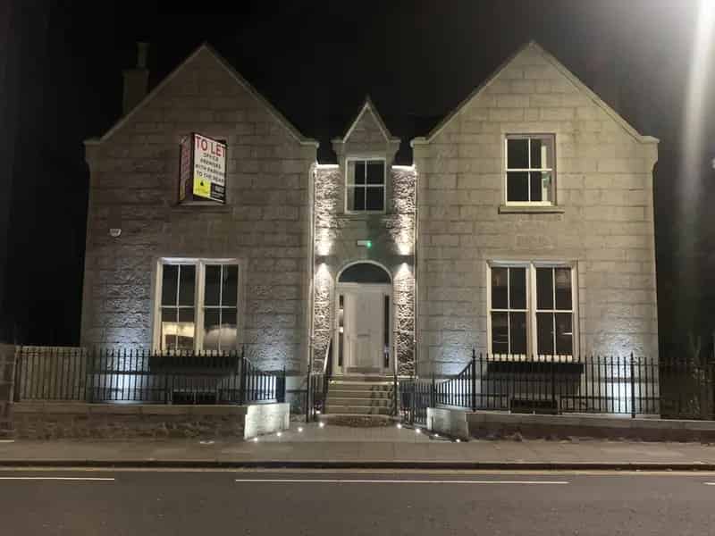 Refurbished West End Office 2930 sq ft Parking