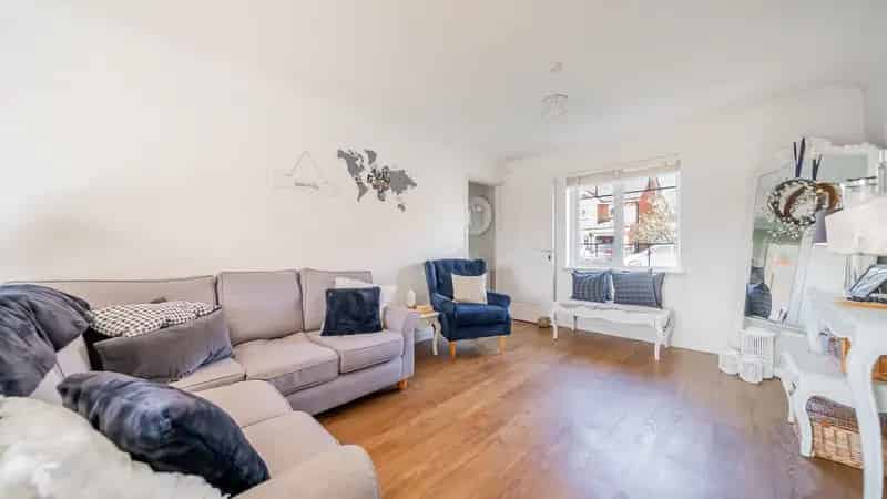 Four Bedroom Detached House Near Kingsgate Retail Park