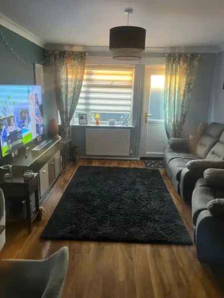 Lovely 2 Bed Bungalow Near Train Station and Shops