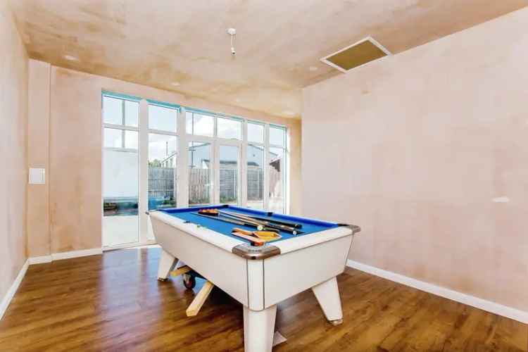 3 Bed Detached Family Home with Annexe Potential Ample Parking