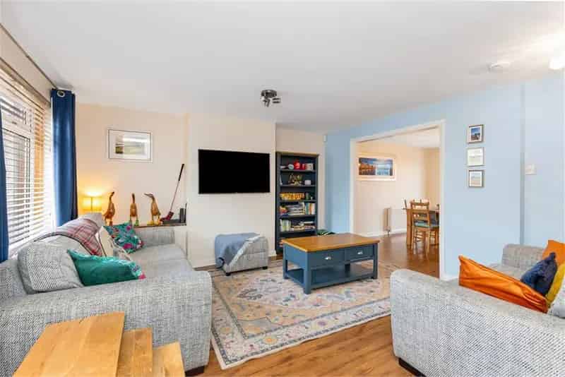 4 Bed Semi Detached House with 2 Reception Rooms and Garage