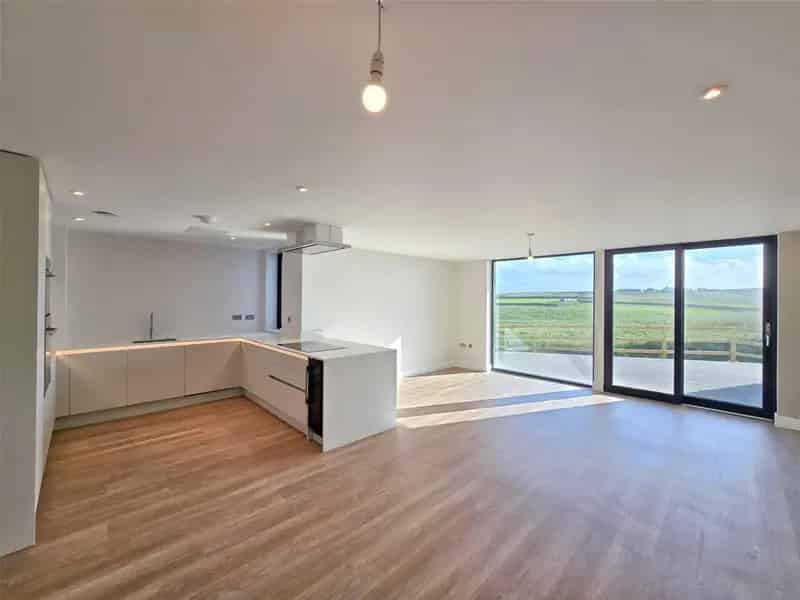 2 Bed Apartment with Ocean Views Bude