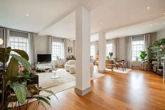 Flat for Sale in Kensington W8 - Historic Converted Warehouse Apartment