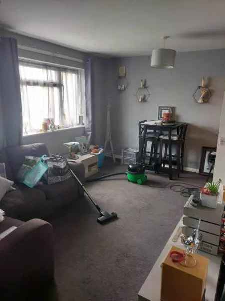 Flat For Rent in Wealden, England