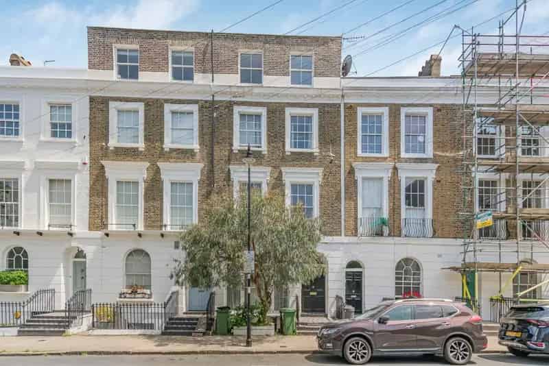 Spacious 3 Double Bedroom Flat for Sale Top Floor Conversion Chain Free