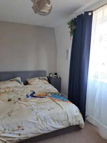2 Bed House with Landscaped Garden and New Refurbishments