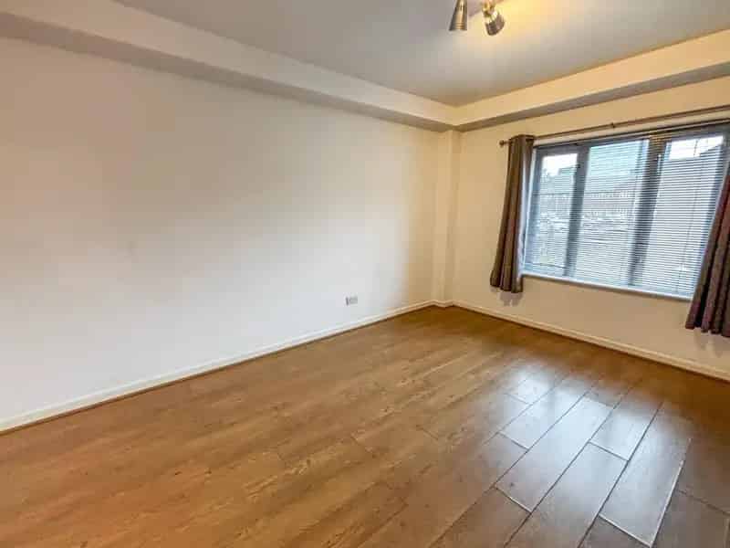 2 Bedroom Apartment Birmingham City Centre 883 SQ FT