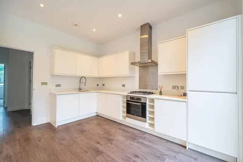 Two Bedroom Ground Floor Apartment Near Forest Hill Station