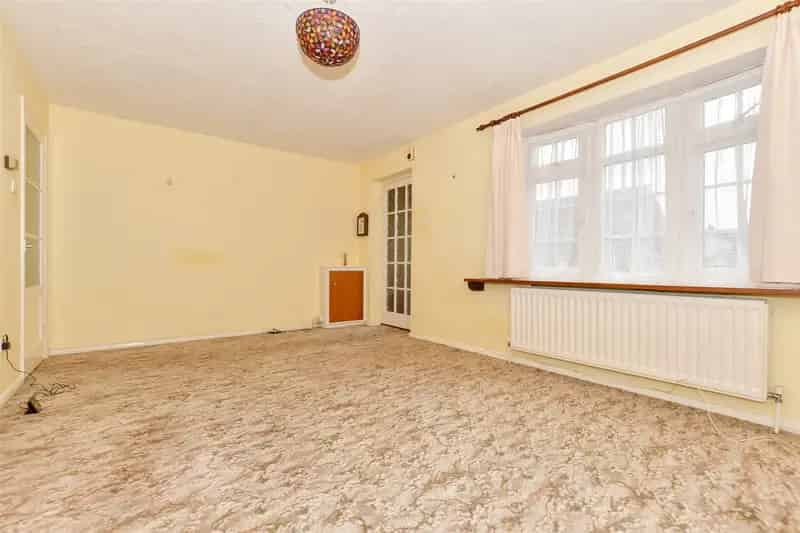 3 Bedroom Terraced House For Sale Near Station Beach
