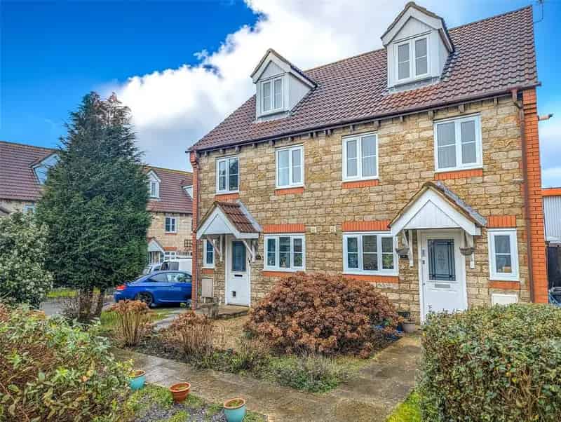 3 Bedroom Semi-Detached House for Sale