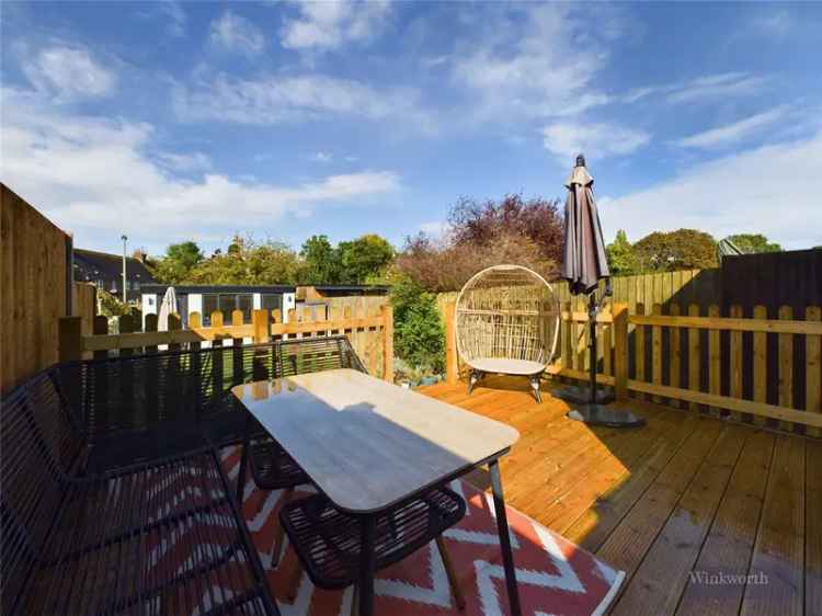 2 bedroom house in Long Ditton