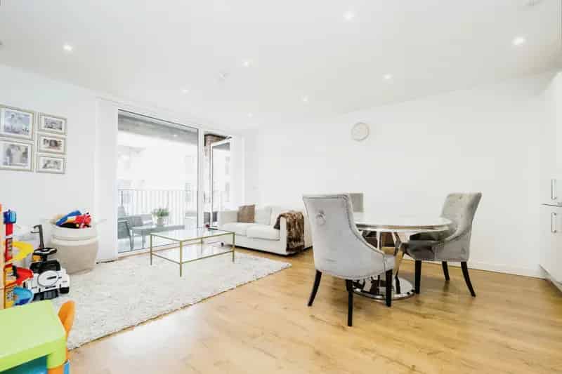 One Bedroom Apartment in Beckton E6 - Ideal for First Time Buyers and Investors