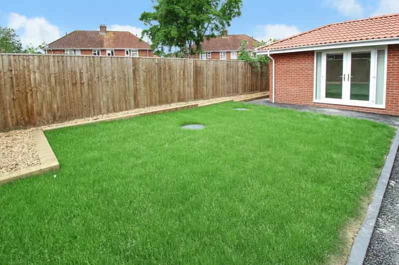 2 Bedroom Detached Bungalow Near Westbury Town Centre