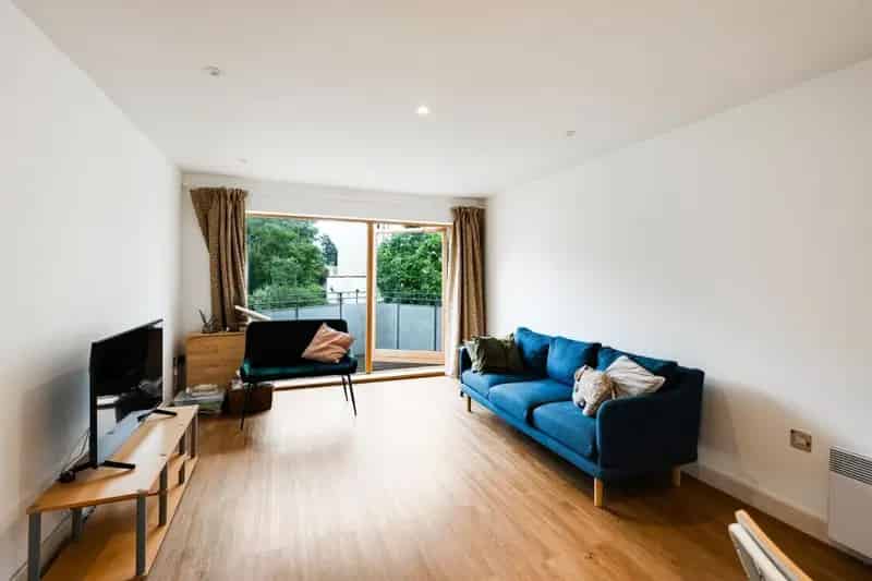 2 Bedroom Flat Clifton Village Private Balcony Furnished