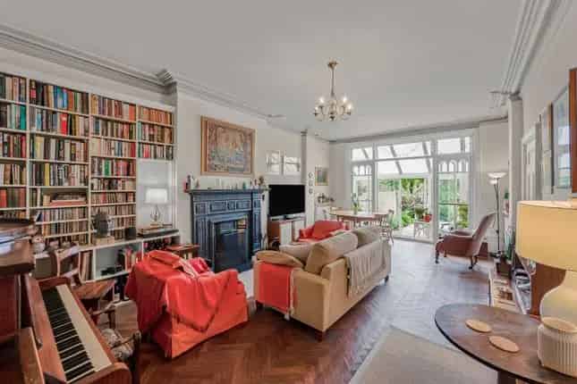3 Double Bedroom Flat for Sale in Brondesbury Park NW6