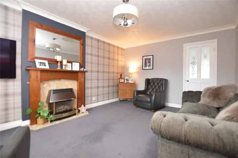 House For Sale , 49, Meadowgate Vale, Leeds, England