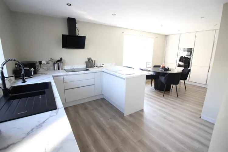 3 Bedroom Semi-Detached House to Rent