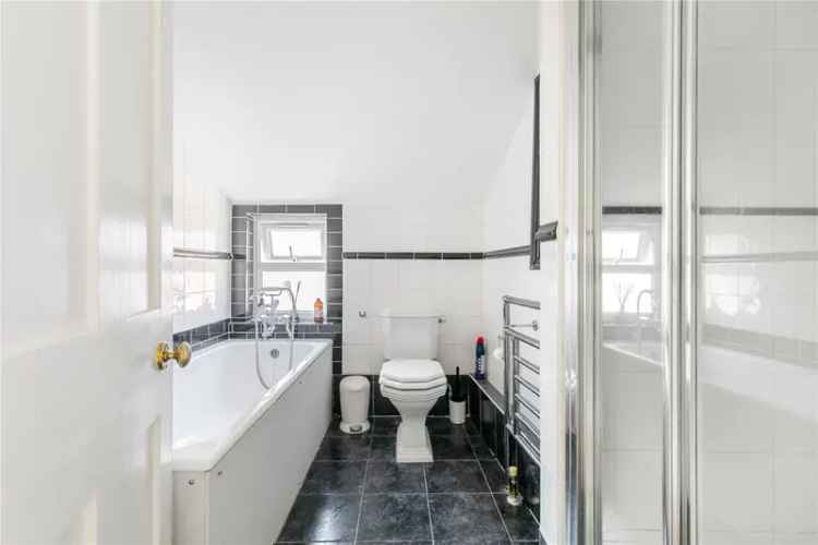 4 bedroom house in London