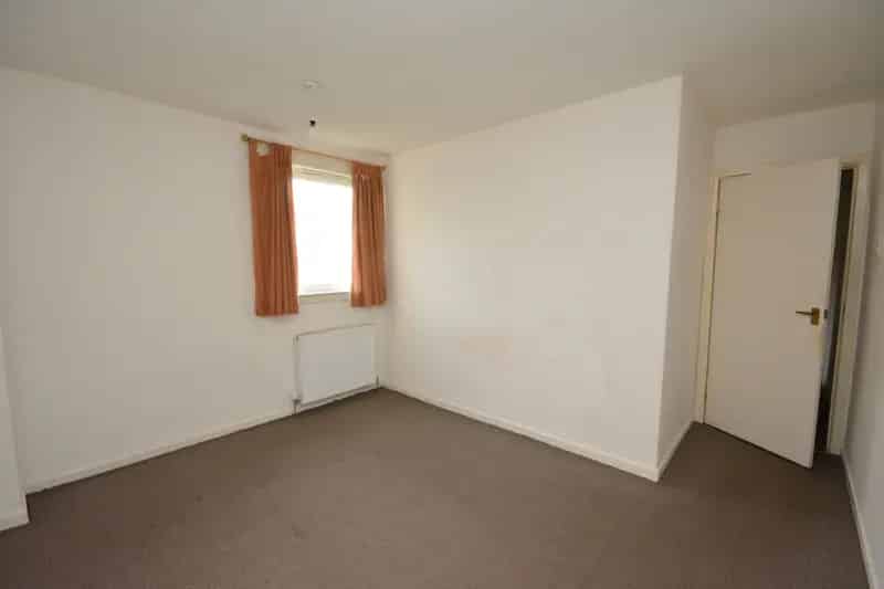 Modern First Floor Flat Two Double Bedrooms Near Town Centre