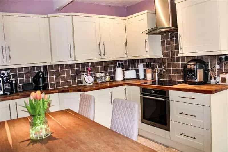 2 bed house for sale