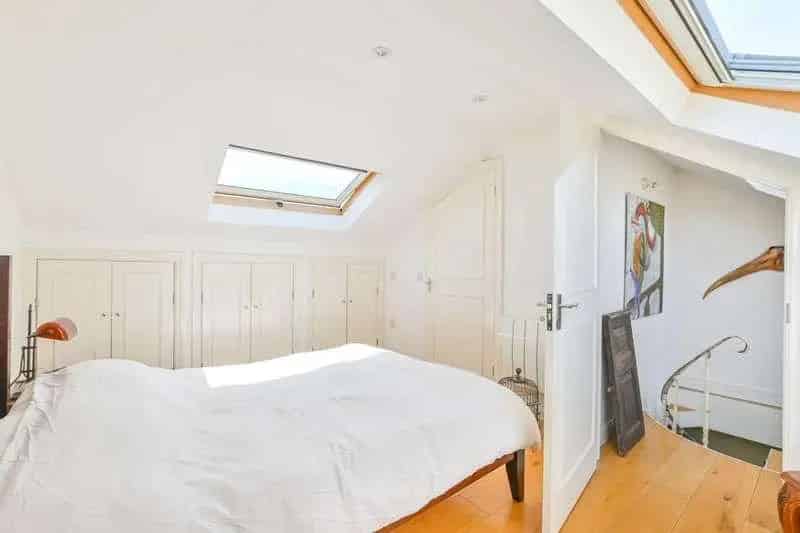 3 Bed Flat for Sale in Charming Period Conversion