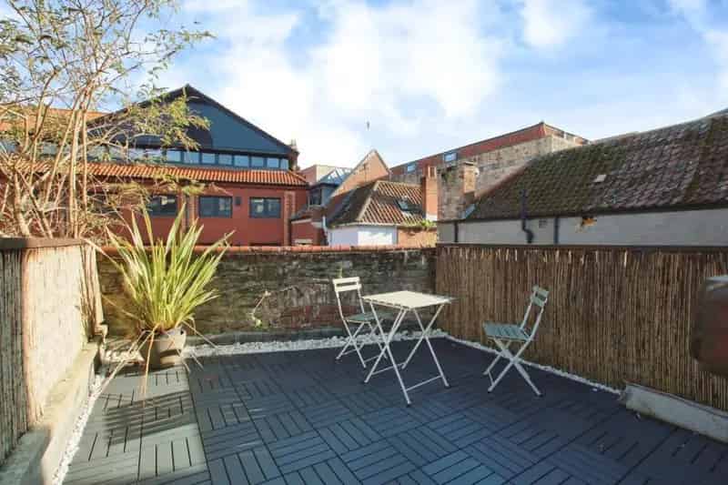 1 Bedroom City Centre Flat with Private Terrace
