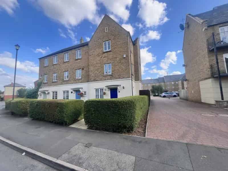 Spacious 4-Bedroom Townhouse with Garage and Zero Deposit Guarantee