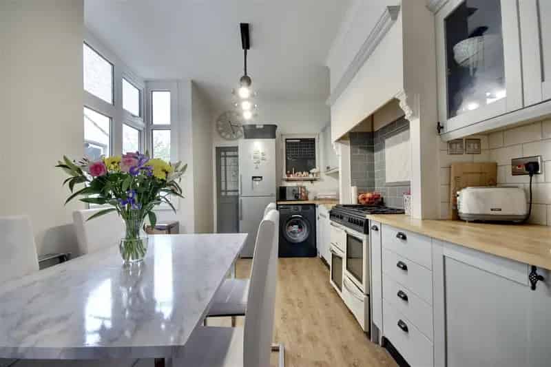 3 Bedroom Terraced House to Rent Lyndhurst Road