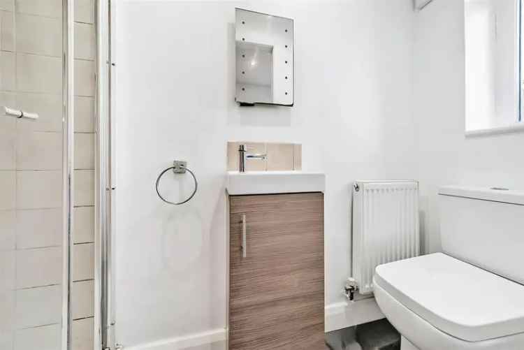 3 Bedroom Detached House to Rent