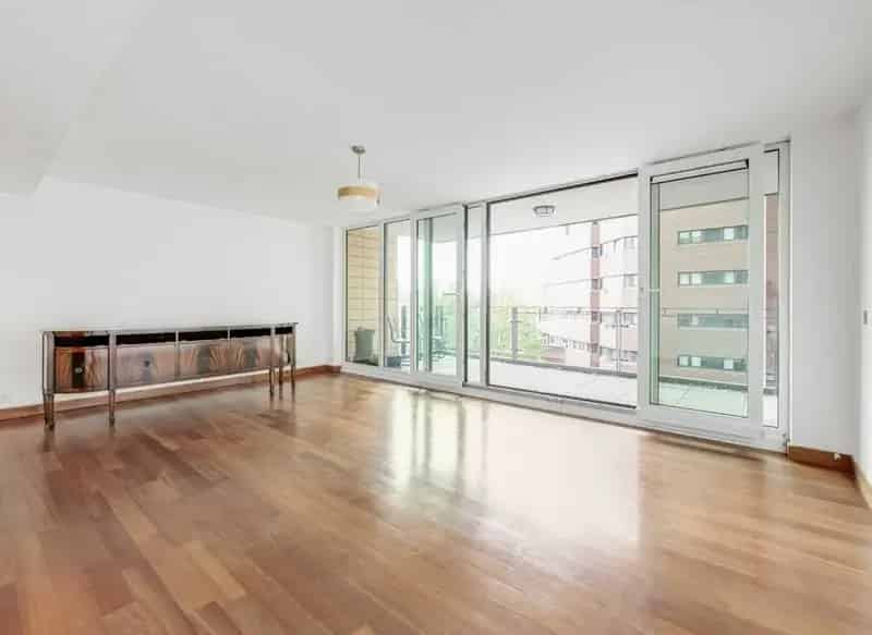 2-Bedroom Apartment in Pavilion Apartments with Balcony and Porter