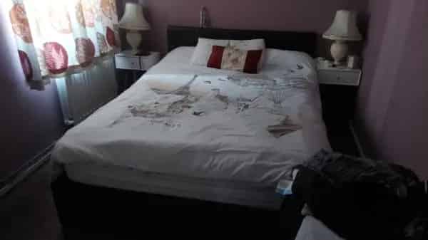 2-Bedroom Flat Near Charlton Park  - Family Home