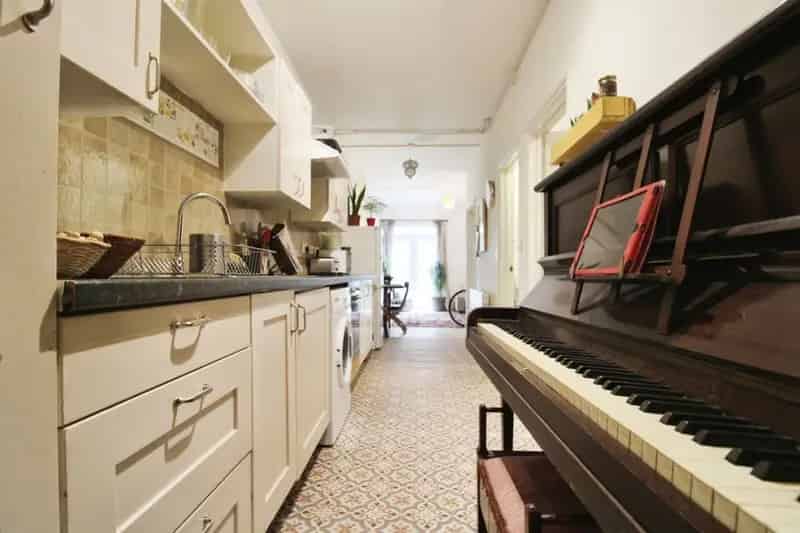 2 Bedroom Apartment with Private Garden and Basement - No Chain