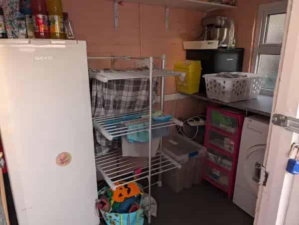 2 Bed End Terrace House with Large Garden Near Schools