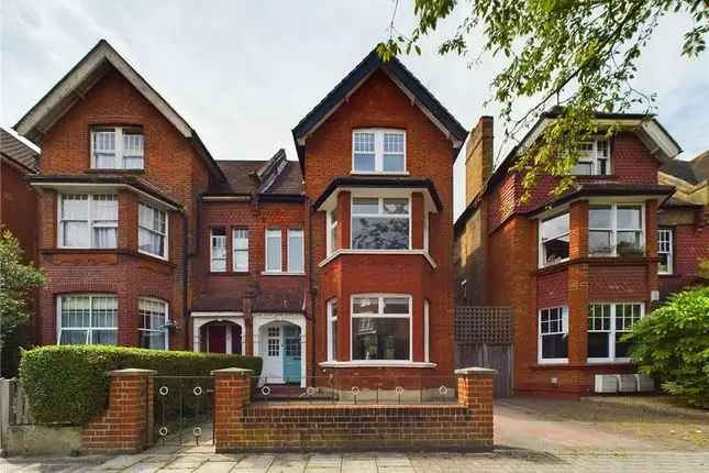 Six Double Bedroom House for Sale in London SW16