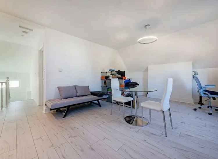 One Bedroom Victorian Conversion Flat Near Bounds Green