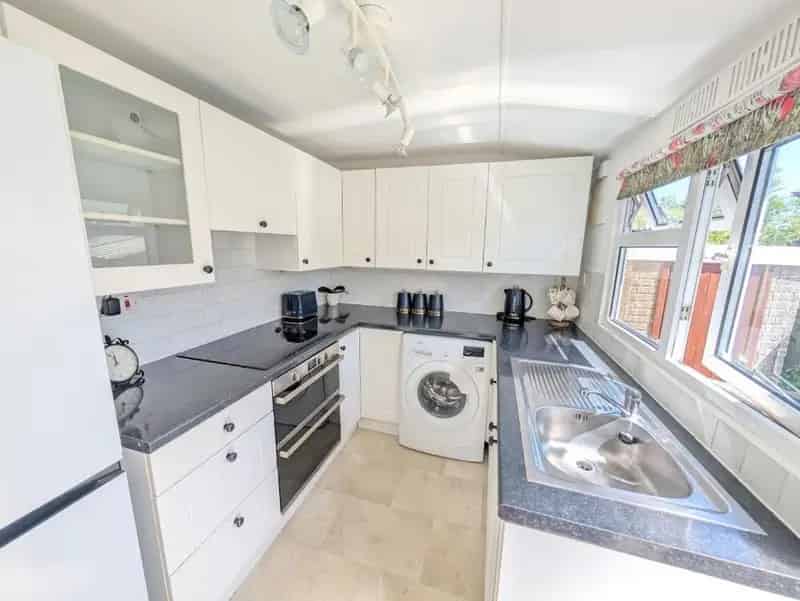 1 Bed Mobile Home for Over 60s - Freehold - Garden - Parking