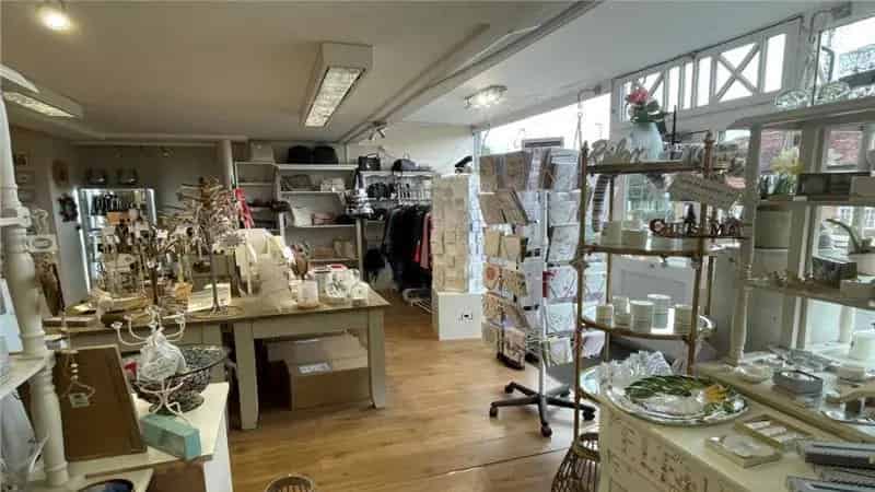 Grade II Listed Shop with Double Frontage - Ideal for Various Uses