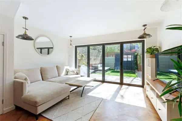 Five Bedroom House near Victoria Park Village
