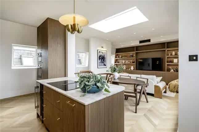 3-Bedroom Duplex Apartment Chelsea SW10 Newly Refurbished