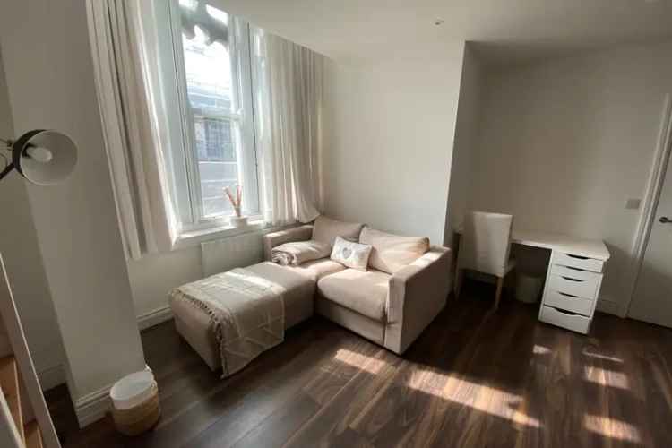 Luxury 2-Bed City Centre Apartment Near Leeds Train Station
