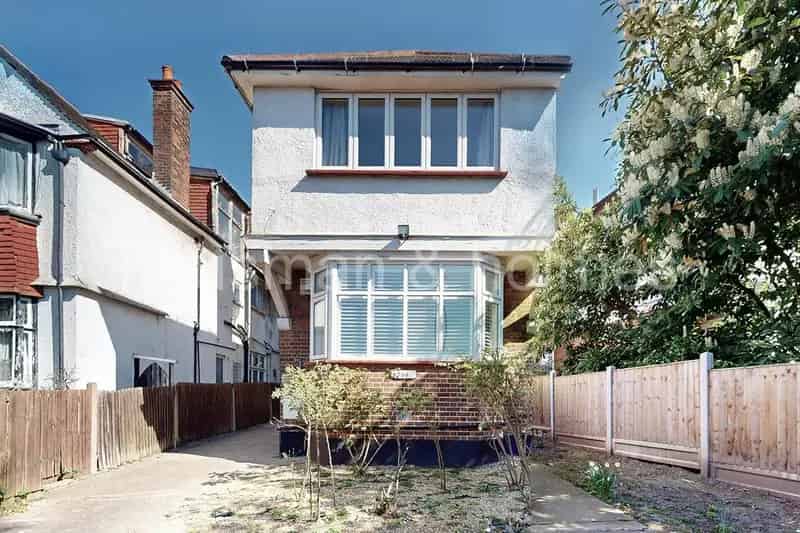 3 Bedroom Flat House to Rent Golders Green