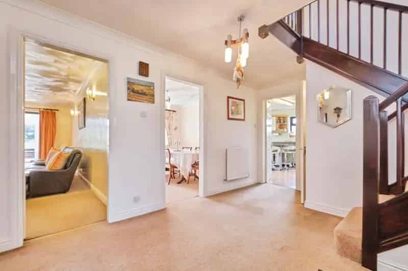 5 Bedroom Executive Detached House For Sale